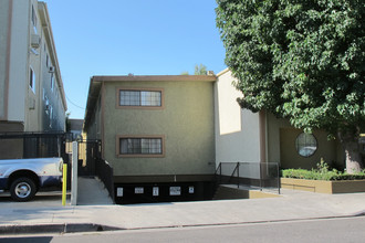 Collins Apartments in Tarzana, CA - Building Photo - Building Photo