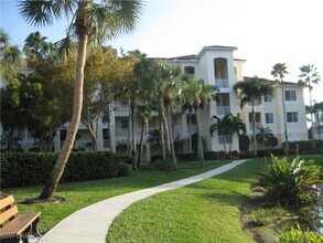 20071 Sanibel View Cir in Ft. Myers, FL - Foto de edificio - Building Photo