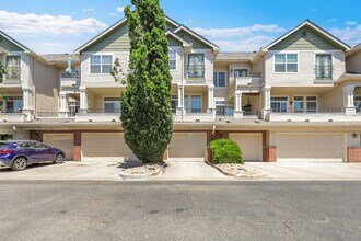 1438 S Dayton Cir in Denver, CO - Building Photo - Building Photo