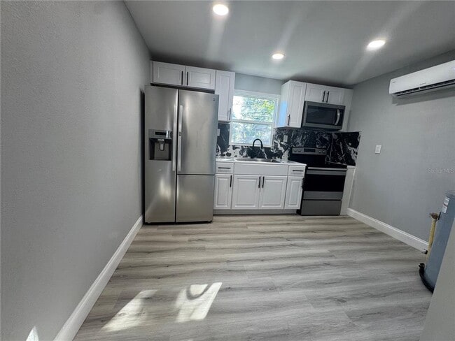 5504 60th Way N in St. Petersburg, FL - Building Photo - Building Photo