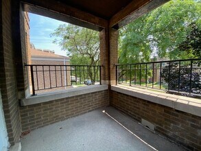 1318 W Arthur Ave, Unit 2 in Chicago, IL - Foto de edificio - Building Photo