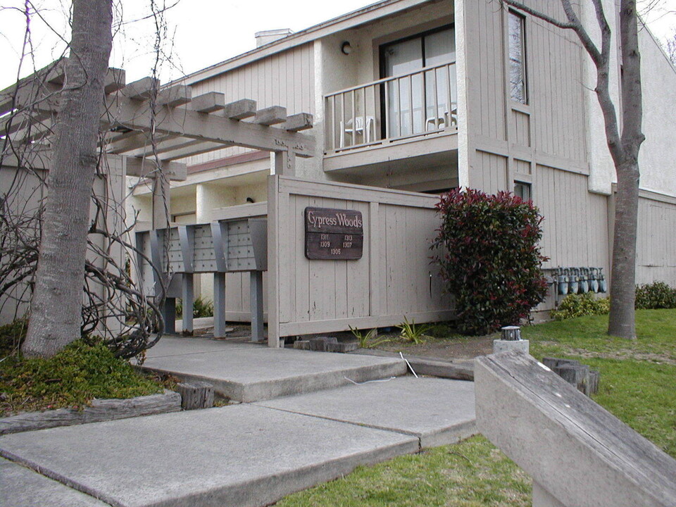 1217 W Cypress Ave in Lompoc, CA - Building Photo