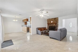2600 Cambridge Dr, Unit 327 in La Place, LA - Building Photo - Building Photo