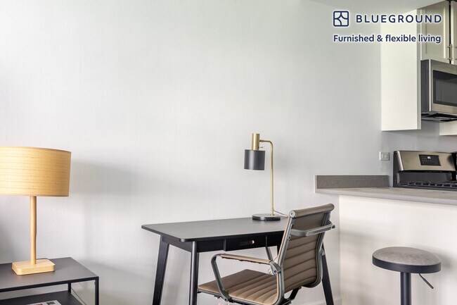 330 E 46th St in New York, NY - Building Photo - Building Photo