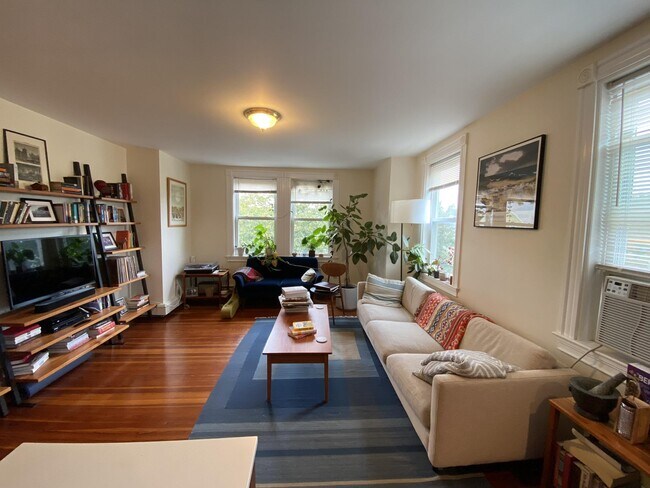 28 Chatham St, Unit 2