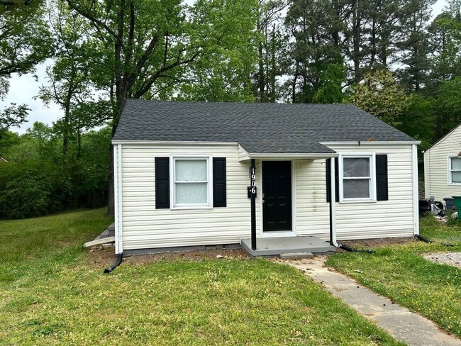 1906 Wakefield Ave in Colonial Heights, VA - Building Photo - Building Photo