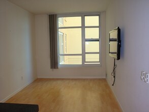 1 Lakeside Dr, Unit 601 in Oakland, CA - Building Photo - Building Photo