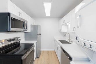 Meadowbrook Apartments in Lakewood, WA - Building Photo - Interior Photo