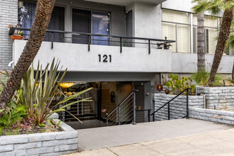 121 S Palm Dr in Beverly Hills, CA - Building Photo - Building Photo