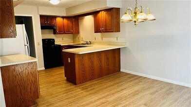 441 Ayrault Rd in Fairport, NY - Building Photo - Building Photo