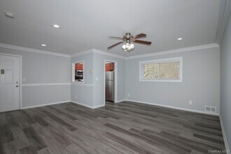 6 Presidents Dr in Port Jefferson, NY - Building Photo - Building Photo