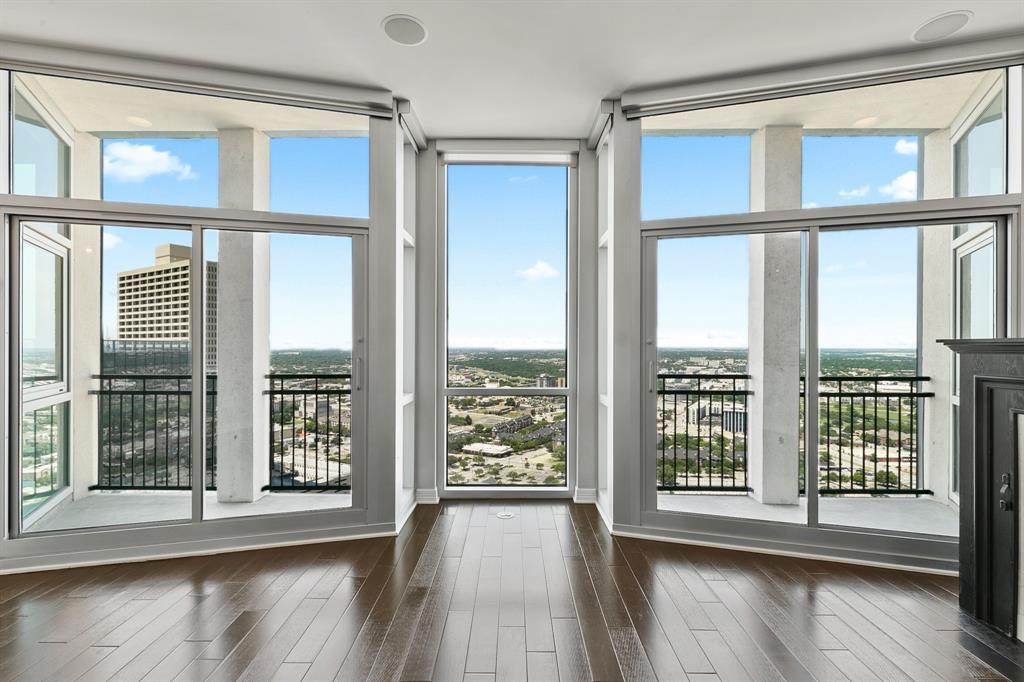 500 Throckmorton St in Fort Worth, TX - Building Photo