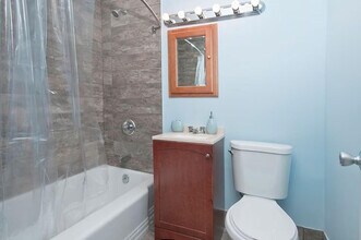 1581 1st Ave in New York, NY - Building Photo - Building Photo