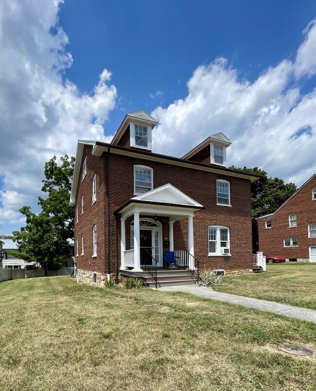 506 E Liberty St in Charles Town, WV - Building Photo - Building Photo