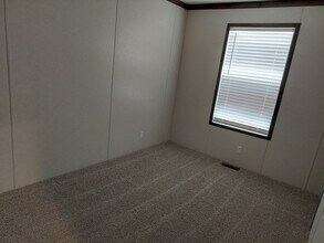 304 Butternut Ct in Belleville, MI - Building Photo - Building Photo