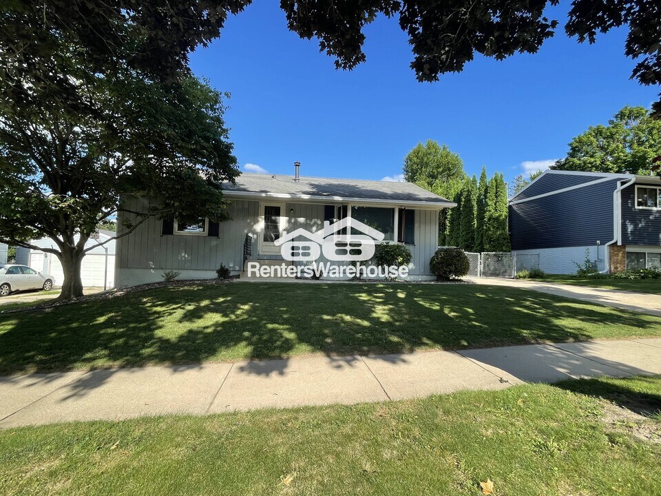 3030 16th Ave NW in Rochester, MN - Building Photo