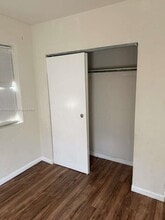 3255 NW 47th St in Miami, FL - Building Photo - Building Photo