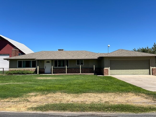 24463 Clough Rd in Escalon, CA - Building Photo - Building Photo