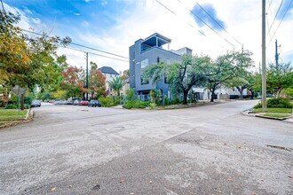 1852 Sul Ross St-Unit -2 in Houston, TX - Building Photo - Building Photo