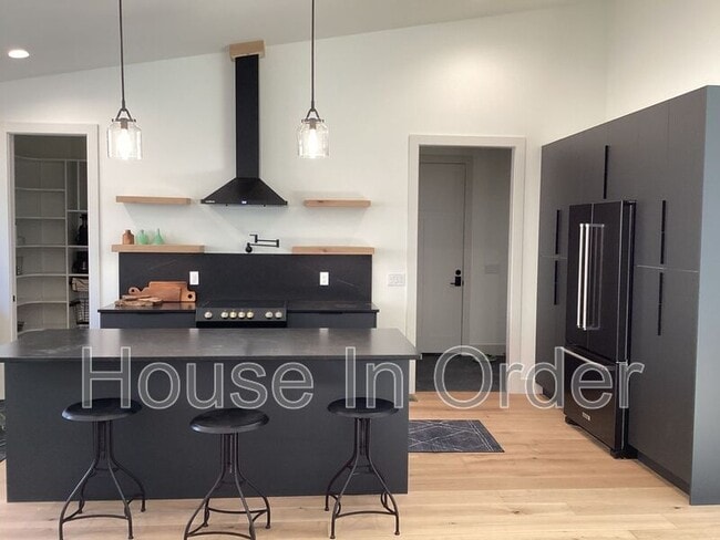 170 Mountain Laurel Ln in Fletcher, NC - Foto de edificio - Building Photo