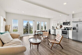 704 E Wright Ave in Tacoma, WA - Building Photo - Building Photo