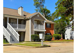 Blake's Crossing Apartments in Biloxi, MS - Foto de edificio - Building Photo