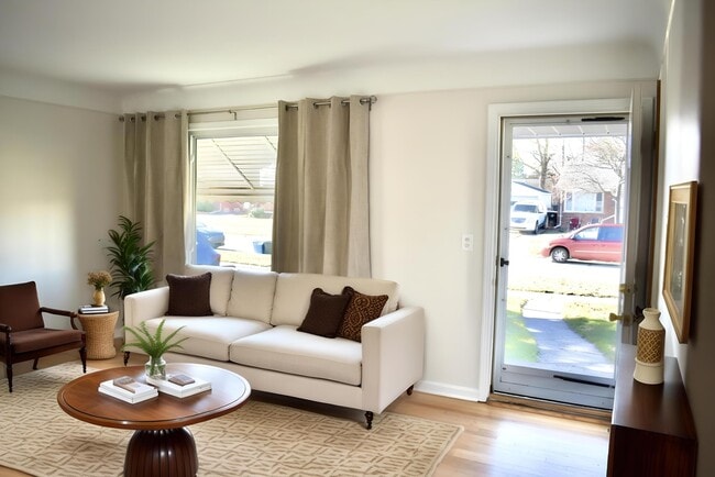 9924 Woodring St in Livonia, MI - Building Photo - Building Photo