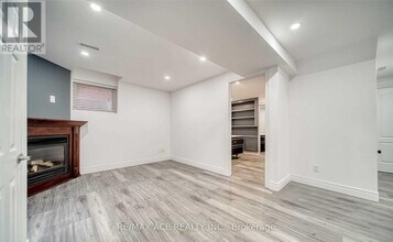 5 Baybrook Rd in Brampton, ON - Building Photo - Building Photo