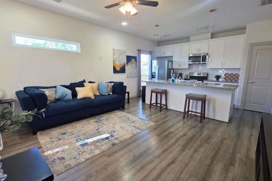 2704 Sam Wilson St in Houston, TX - Building Photo