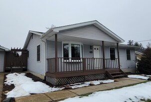 3539 East St in Hartland, MI - Building Photo