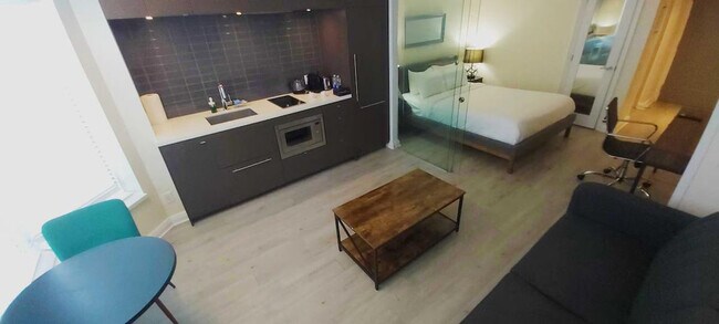 55 Avenue Rd in Toronto, ON - Building Photo - Building Photo