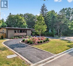 9 Tadcaster Pl in Toronto, ON - Building Photo - Building Photo