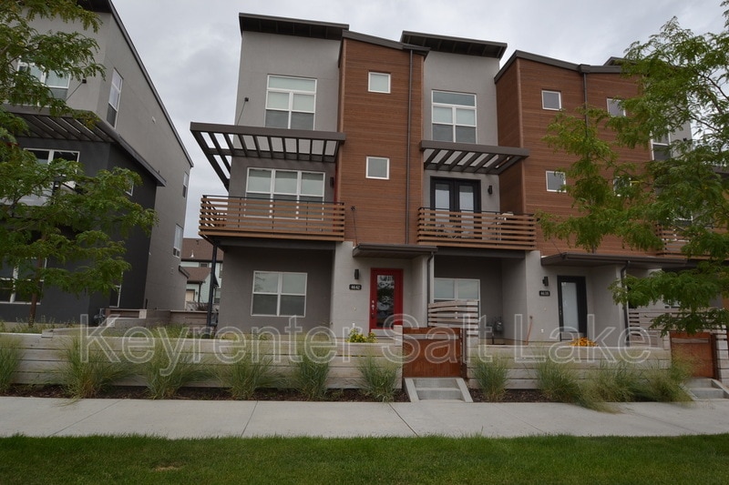 4642 W South Jordan Pky in South Jordan, UT - Building Photo