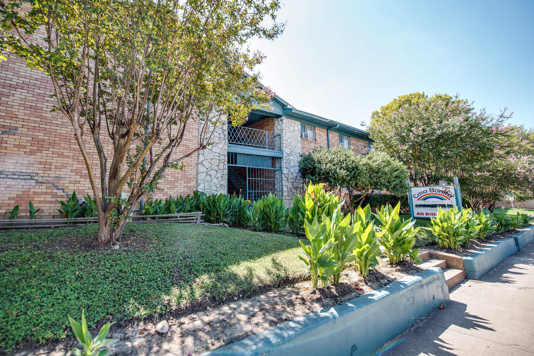 Casa Bonita in Dallas, TX - Building Photo