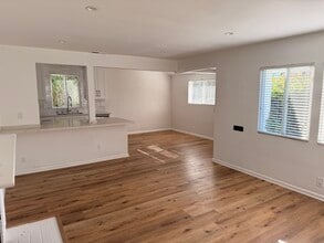 5840 Allott Ave in Van Nuys, CA - Foto de edificio - Building Photo