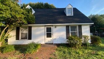 803 Davenport Rd in Simpsonville, SC - Building Photo