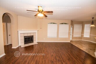 1621 Churchill Ln in Mansfield, TX - Foto de edificio - Building Photo