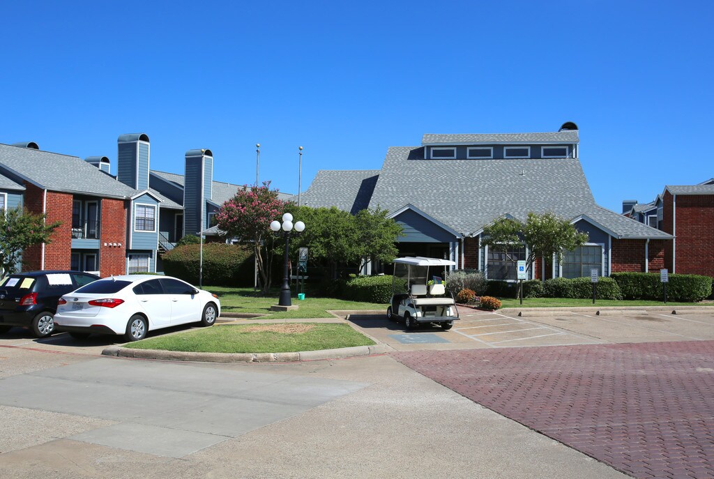 Lakeview Terrace & The Club at Spring Lake Apartments in Haltom City