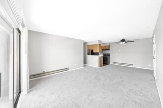 651 S Virginia Rd in Crystal Lake, IL - Building Photo - Building Photo