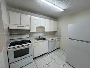 468 NE 206th Ln in Miami, FL - Building Photo - Building Photo