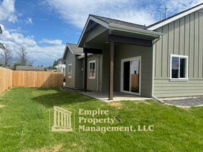 1611 Irvine Wy in Sandpoint, ID - Building Photo - Building Photo