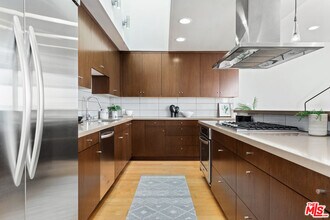 2307 Oakwood Ave in Los Angeles, CA - Building Photo - Building Photo