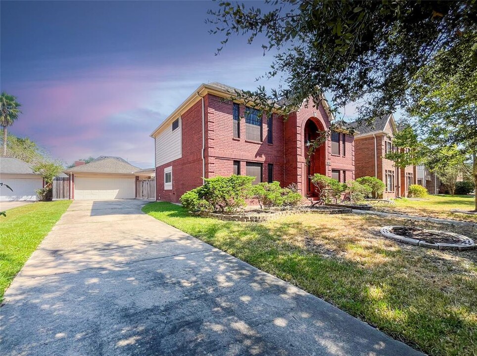 124 Lake Point Dr in League City, TX - Foto de edificio