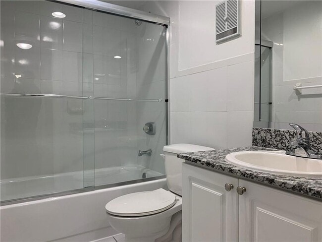 19455 NE 10th Ave, Unit 1-312 in Miami, FL - Building Photo - Building Photo