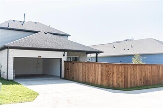 2220 Sternpost Mews in Rowlett, TX - Building Photo - Building Photo