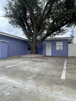 13 E St in Weslaco, TX - Building Photo