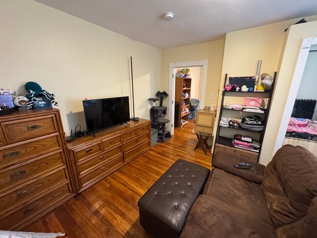 5-7 Blake St. Unit 1, Unit 1 in Cambridge, MA - Building Photo - Building Photo