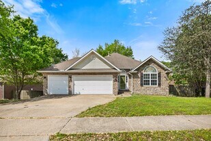 1899 Batsford Dr in Fayetteville, AR - Building Photo