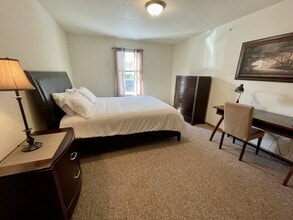 2440 Southwoods Dr, Unit Furnished in Marquette, MI - Foto de edificio - Building Photo