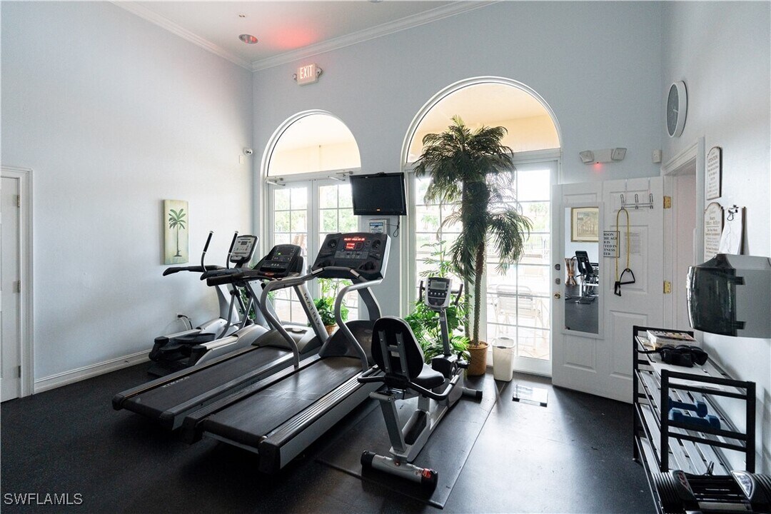 15449 Bellamar Cir in Ft. Myers, FL - Foto de edificio